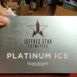Jeffree Star Platinum Ice highlighter palette